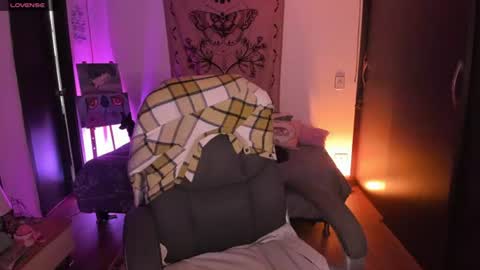 Snapshot of _peach__ chatting on 15, 7, 2026 violeta ig online show from 15, 7, 2026