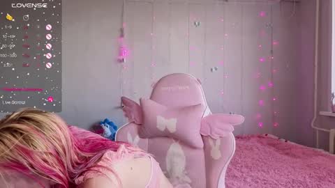 Ellie and Nika online show from 7, 5, 2026