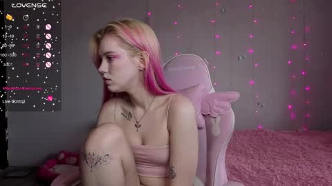 Ellie and Nika online show from 10, 5, 2026