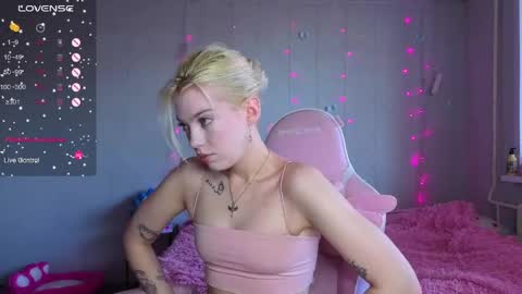 Snapshot of _pretty_ladies_ chatting on 7, 6, 2026 Ellie and Nika online show from 7, 6, 2026