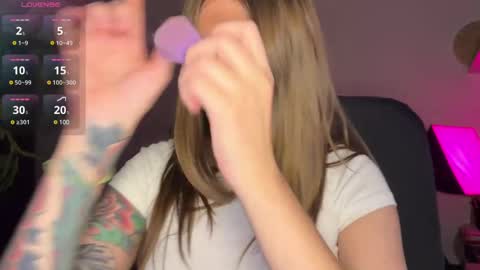 Snapshot of _private_person_ chatting on 3, 1, 2025 HADLY today day-off see u online 0112 online show from 3, 1, 2025