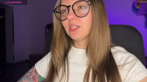 Snapshot of _private_person_ chatting on 9, 2, 2025 HADLY today day-off see u online 0112 online show from 9, 2, 2025