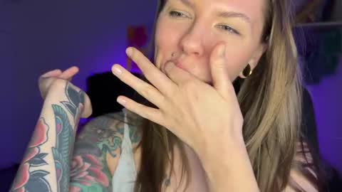 Snapshot of _private_person_ chatting on 11, 2, 2025 HADLY today day-off see u online 0112 online show from 11, 2, 2025