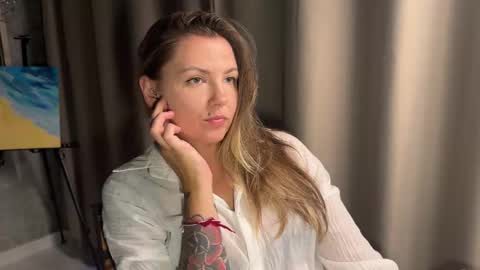 Snapshot of _private_person_ chatting on 17, 10, 2025 HADLY today day-off see u online 0112 online show from 17, 10, 2025