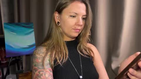 Snapshot of _private_person_ chatting on 23, 10, 2025 HADLY today day-off see u online 0112 online show from 23, 10, 2025