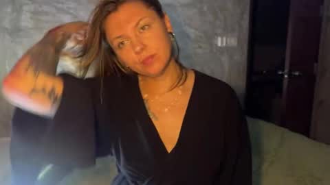 Snapshot of _private_person_ chatting on 26, 10, 2025 HADLY today day-off see u online 0112 online show from 26, 10, 2025