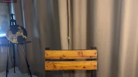 Snapshot of _private_person_ chatting on 8, 11, 2025 HADLY today day-off see u online 0112 online show from 8, 11, 2025