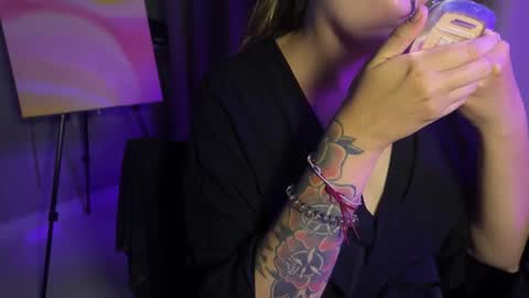 Snapshot of _private_person_ chatting on 19, 11, 2025 HADLY today day-off see u online 0112 online show from 19, 11, 2025