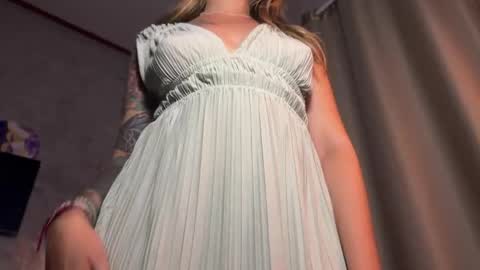 Snapshot of _private_person_ chatting on 29, 11, 2025 HADLY today day-off see u online 0112 online show from 29, 11, 2025