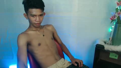 Snapshot of _rellvanxx chatting on 6, 3, 2025 _rellvanxx online show from 6, 3, 2025