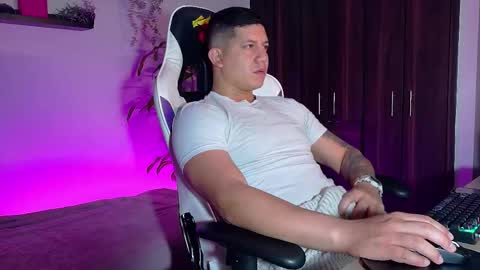 Snapshot of _robertobaggio chatting on 12, 10, 2025 Roberto online show from 12, 10, 2025