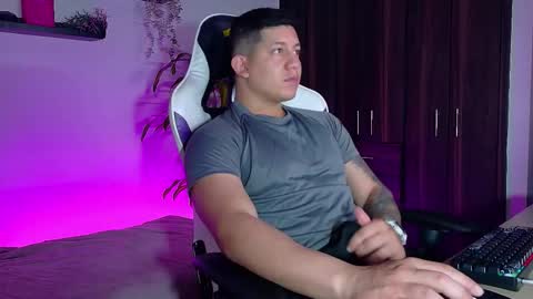 Snapshot of _robertobaggio chatting on 14, 10, 2025 Roberto online show from 14, 10, 2025