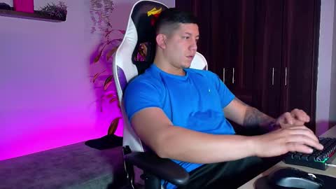 Snapshot of _robertobaggio chatting on 24, 10, 2025 Roberto online show from 24, 10, 2025