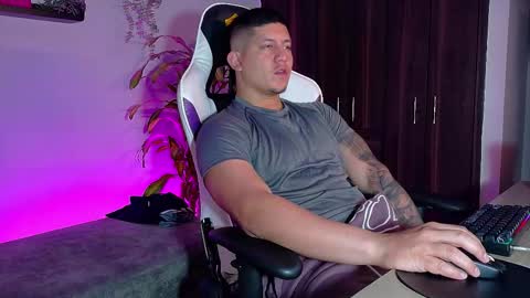 Snapshot of _robertobaggio chatting on 24, 10, 2025 Roberto online show from 24, 10, 2025