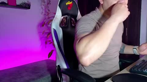 Snapshot of _robertobaggio chatting on 27, 10, 2025 Roberto online show from 27, 10, 2025