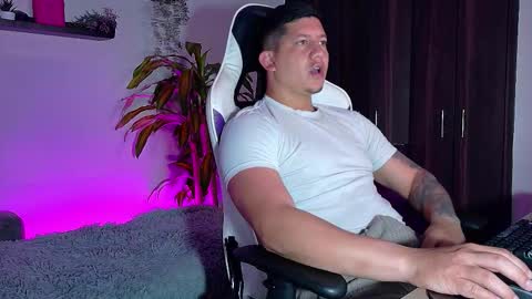 Snapshot of _robertobaggio chatting on 8, 11, 2025 Roberto online show from 8, 11, 2025