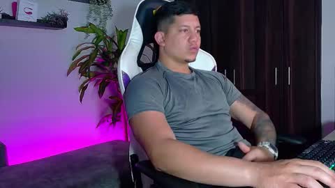 Snapshot of _robertobaggio chatting on 23, 11, 2025 Roberto online show from 23, 11, 2025