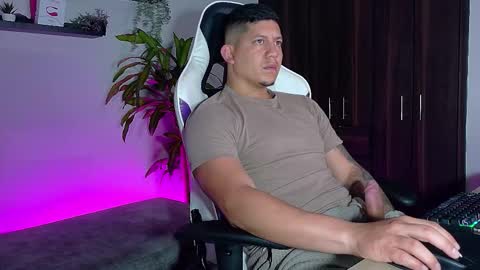 Snapshot of _robertobaggio chatting on 25, 11, 2025 Roberto online show from 25, 11, 2025