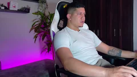 Snapshot of _robertobaggio chatting on 27, 11, 2025 Roberto online show from 27, 11, 2025