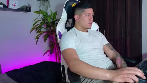 Snapshot of _robertobaggio chatting on 28, 11, 2025 Roberto online show from 28, 11, 2025