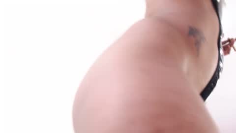 _sarahtomatto_ online show from 21, 2, 2025