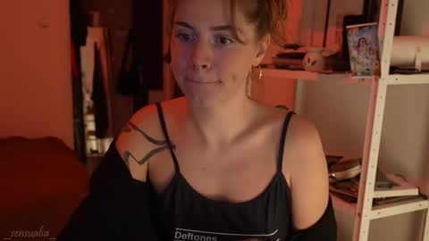 Snapshot of _sensualia_ chatting on 24, 10, 2025 Lia online show from 24, 10, 2025