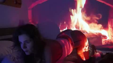 Snapshot of _sensualia_ chatting on 3, 12, 2025 Lia online show from 3, 12, 2025