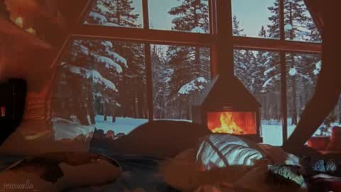 Snapshot of _sensualia_ chatting on 4, 12, 2025 Lia online show from 4, 12, 2025