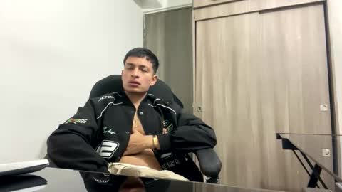 Juan Pablo-independent model online show from 16, 2, 2025