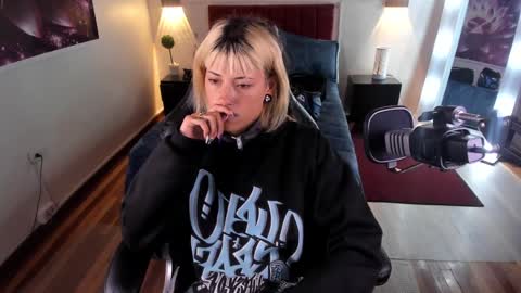 _sharlotte777 online show from 18, 1, 2025