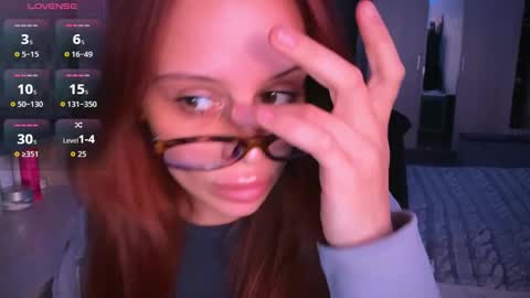 Snapshot of _slutty_fox_ chatting on 30, 9, 2025 Alice online show from 30, 9, 2025