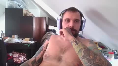 _smiley_bear27 online show from 4, 11, 2025