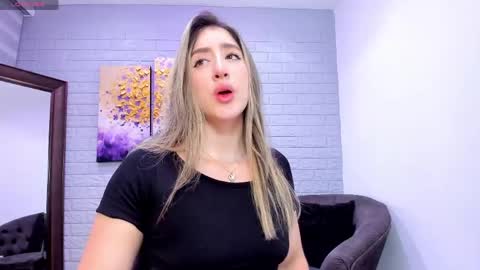 Snapshot of _sofia_cruz chatting on 19, 4, 2026 640 200 online show from 19, 4, 2026