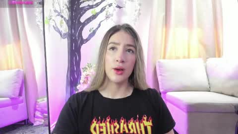 Snapshot of _sofia_cruz chatting on 30, 4, 2026 640 200 online show from 30, 4, 2026