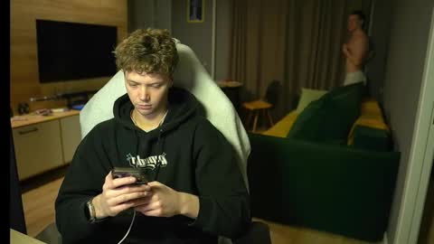 OLIVERpvt is open online show from 25, 11, 2025