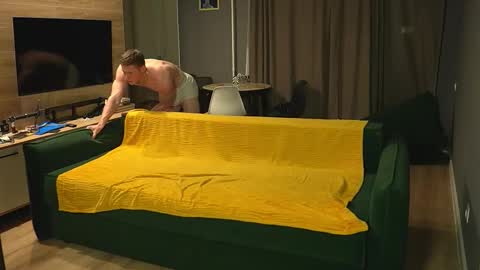 OLIVERpvt is open online show from 22, 12, 2025