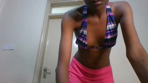 Snapshot of _sweetebony_r chatting on 20, 5, 2026 _sweetebony_r online show from 20, 5, 2026