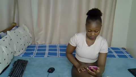 Snapshot of _sweetums chatting on 30, 9, 2025 Rosy Steph online show from 30, 9, 2025