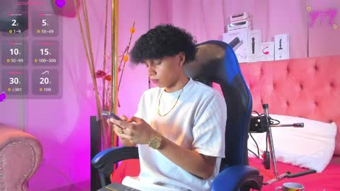 Snapshot of _taylor_black chatting on 6, 4, 2026 Taylor online show from 6, 4, 2026