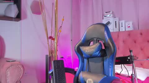 Snapshot of _taylor_black chatting on 11, 4, 2026 Taylor online show from 11, 4, 2026