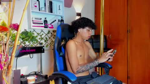Snapshot of _taylor_black chatting on 5, 5, 2026 Taylor online show from 5, 5, 2026