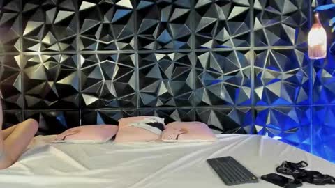 Snapshot of _valentina_69 chatting on 8, 1, 2025 _valentina_69 online show from 8, 1, 2025