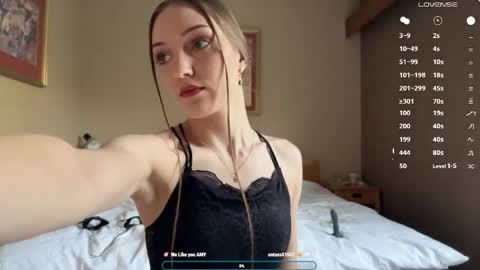 Snapshot of _velvetty_ chatting on 10, 5, 2026 Velvet online show from 10, 5, 2026