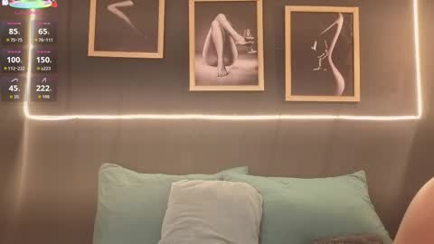 Snapshot of _victoria_hills chatting on 17, 12, 2025 Victoria online show from 17, 12, 2025