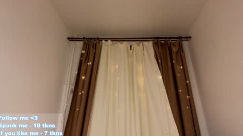 Snapshot of _violet_mills_ chatting on 8, 12, 2024 Violet online show from 8, 12, 2024