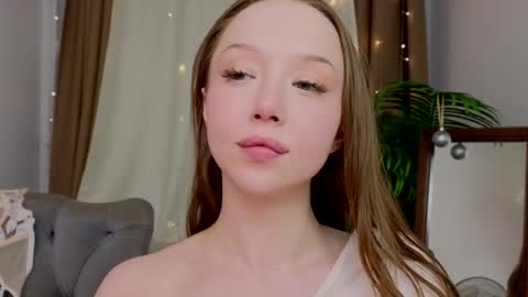 Snapshot of _violet_mills_ chatting on 13, 1, 2025 Violet online show from 13, 1, 2025