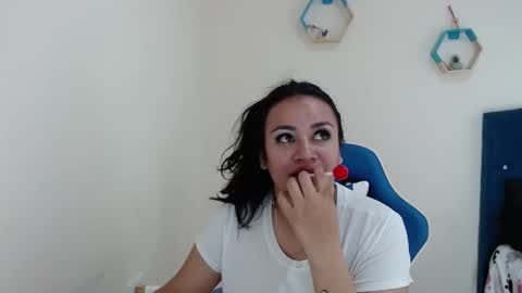 Snapshot of _vitoria1 chatting on 3, 3, 2025 Victoria online show from 3, 3, 2025