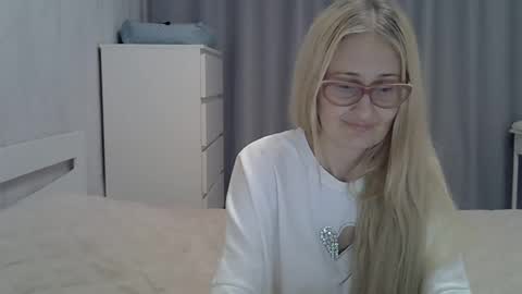 Snapshot of _xsharonx_ chatting on 11, 1, 2025 _xsharonx_ online show from 11, 1, 2025