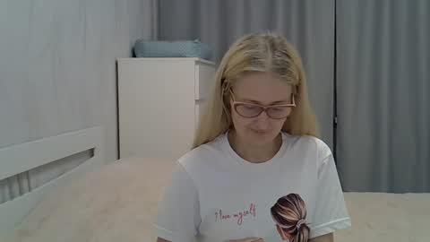 Snapshot of _xsharonx_ chatting on 12, 1, 2025 _xsharonx_ online show from 12, 1, 2025