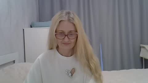 Snapshot of _xsharonx_ chatting on 1, 2, 2025 _xsharonx_ online show from 1, 2, 2025